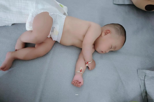 扬州宝宝突然很多眼屎